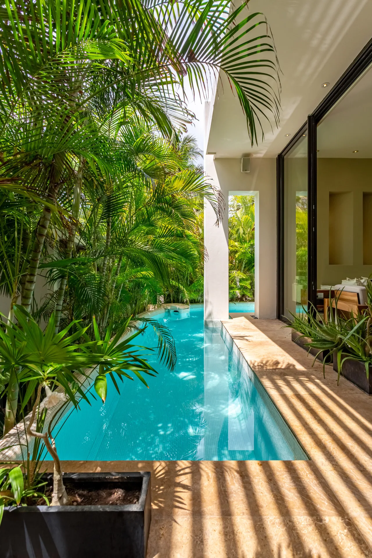 The covered terrace and plunge pool at Casa de las Estrellas